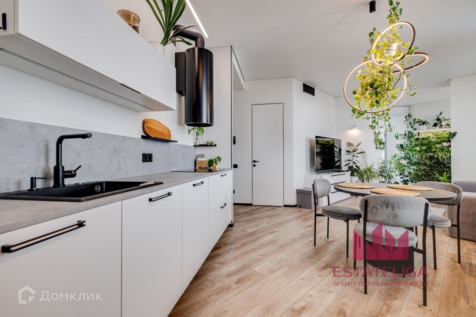 Продаётся 3-комнатная квартира, 102 м²
