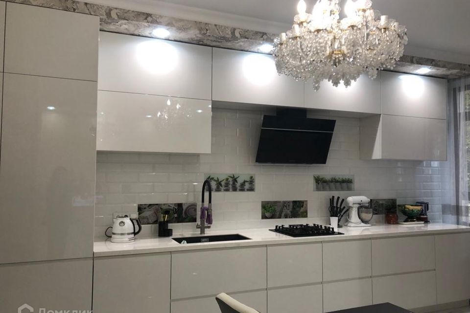 Продаётся 3-комнатная квартира, 106 м²