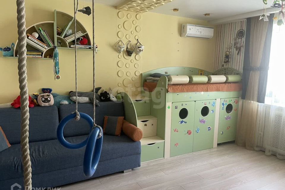 Продаётся 4-комнатная квартира, 105 м²