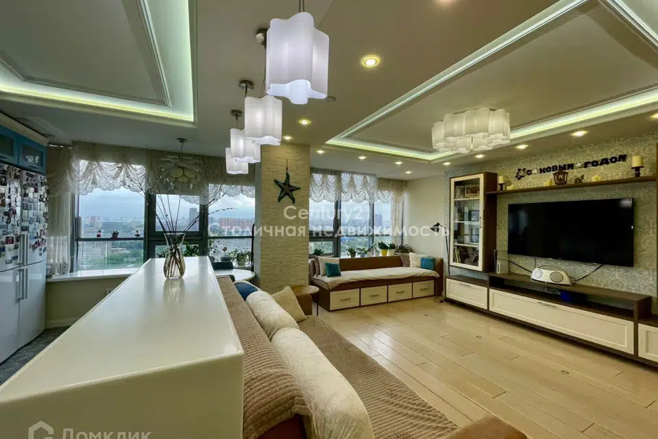 Продаётся 3-комнатная квартира, 127.8 м²