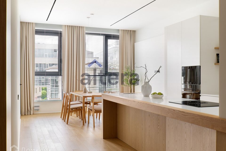 Продаётся 2-комнатная квартира, 90.2 м²