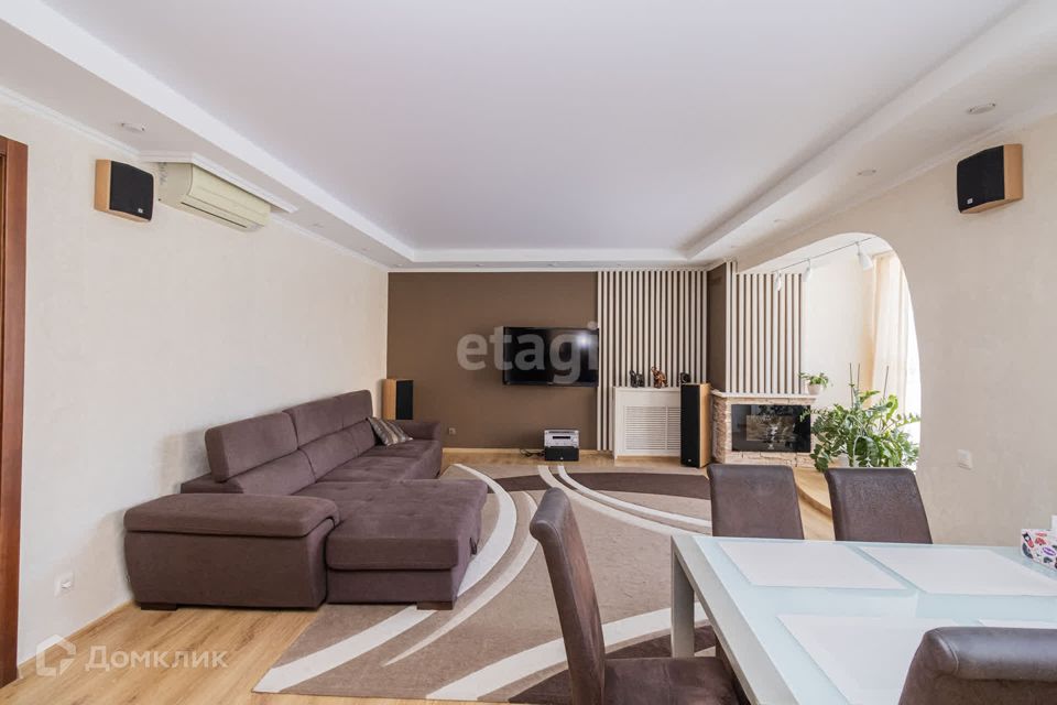 Продаётся 4-комнатная квартира, 114 м²