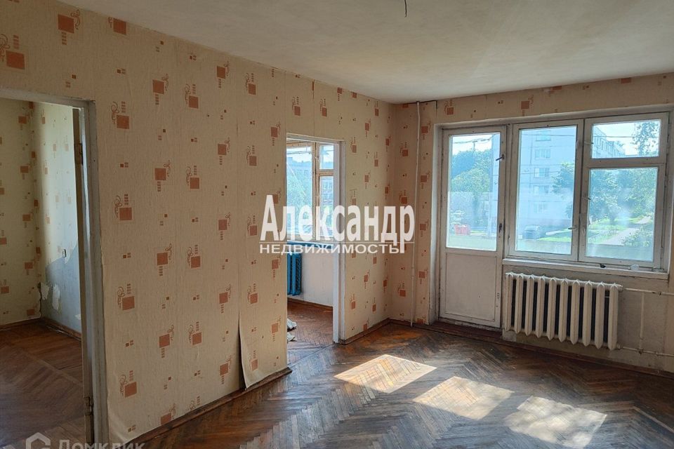 Продаётся 4-комнатная квартира, 61.6 м²