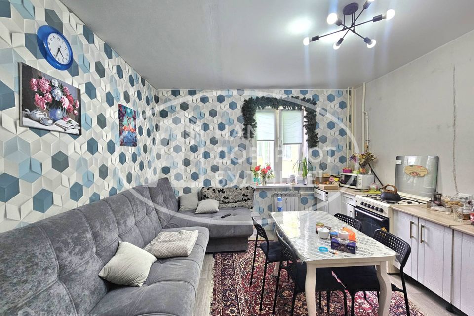 Продаётся 4-комнатная квартира, 66.8 м²
