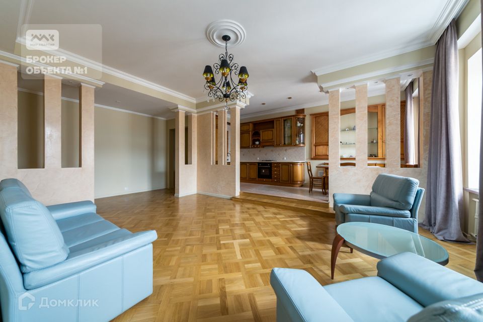 Сдаётся 4-комнатная квартира, 156 м²