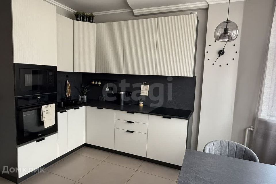 Продаётся 4-комнатная квартира, 77 м²