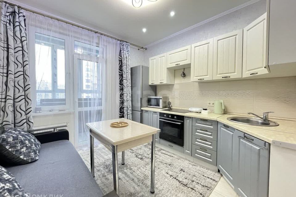 Продаётся 1-комнатная квартира, 38 м²