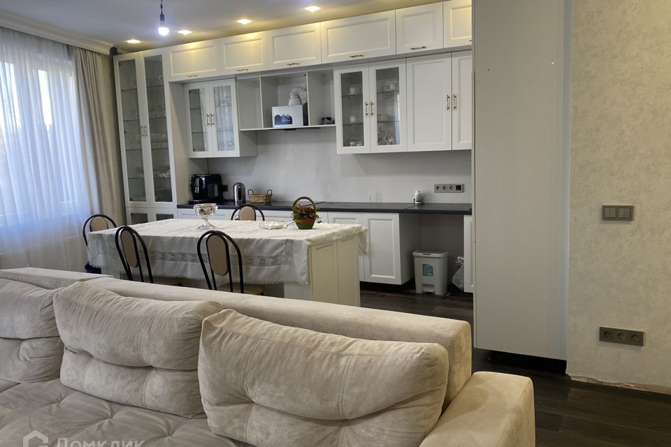 Продаётся 3-комнатная квартира, 128.6 м²