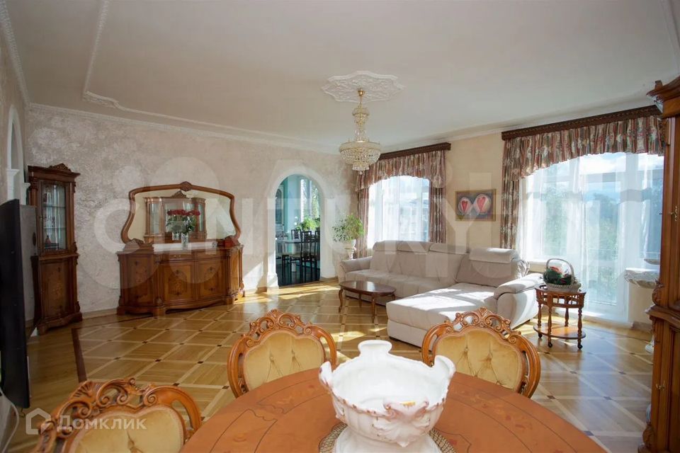 Продаётся 3-комнатная квартира, 105 м²