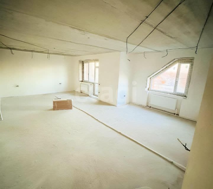 Продаётся 3-комнатная квартира, 135.5 м²