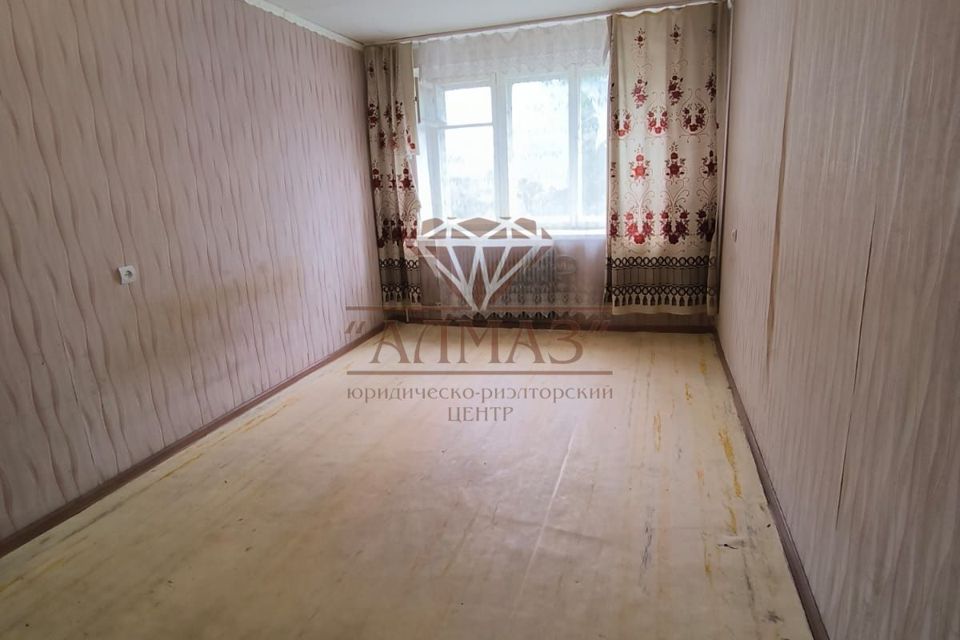 Продаётся комната в 15-комн. квартире, 18 м²