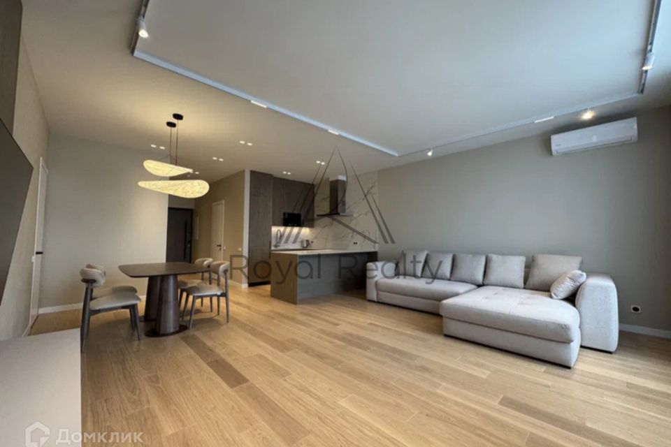 Сдаётся 4-комнатная квартира, 158 м²