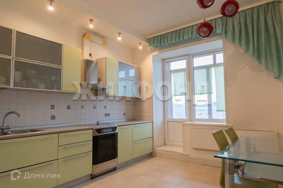 Продаётся 4-комнатная квартира, 139 м²