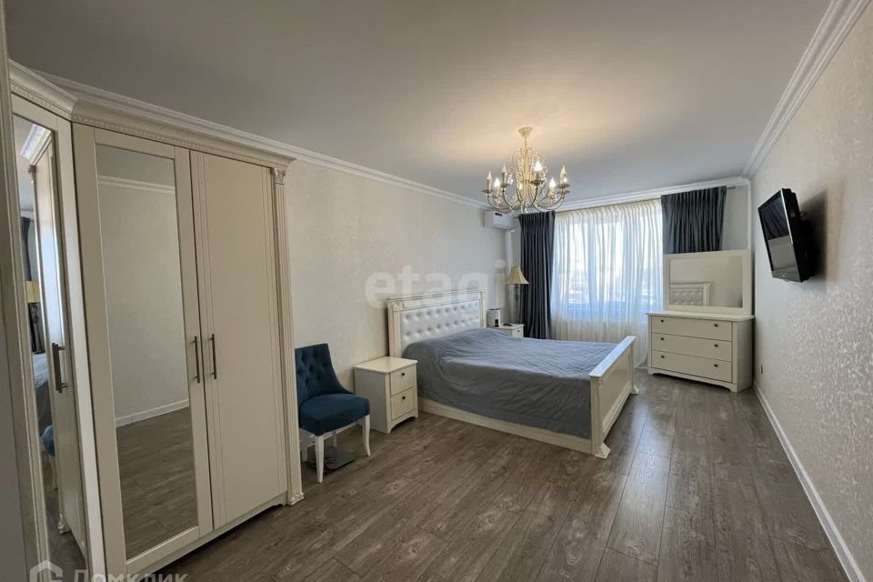 Продаётся 3-комнатная квартира, 127.2 м²