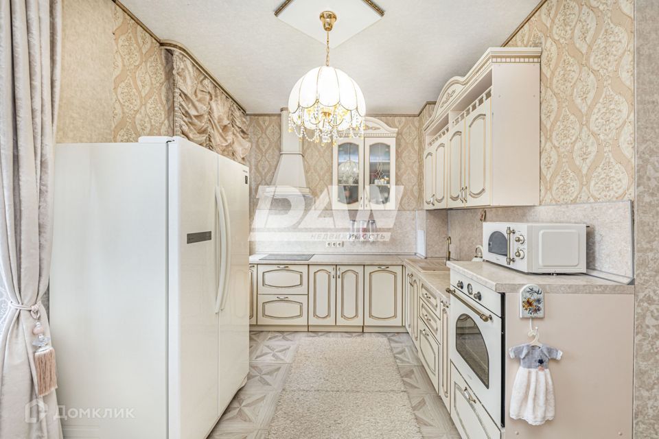 Продаётся 3-комнатная квартира, 108.5 м²