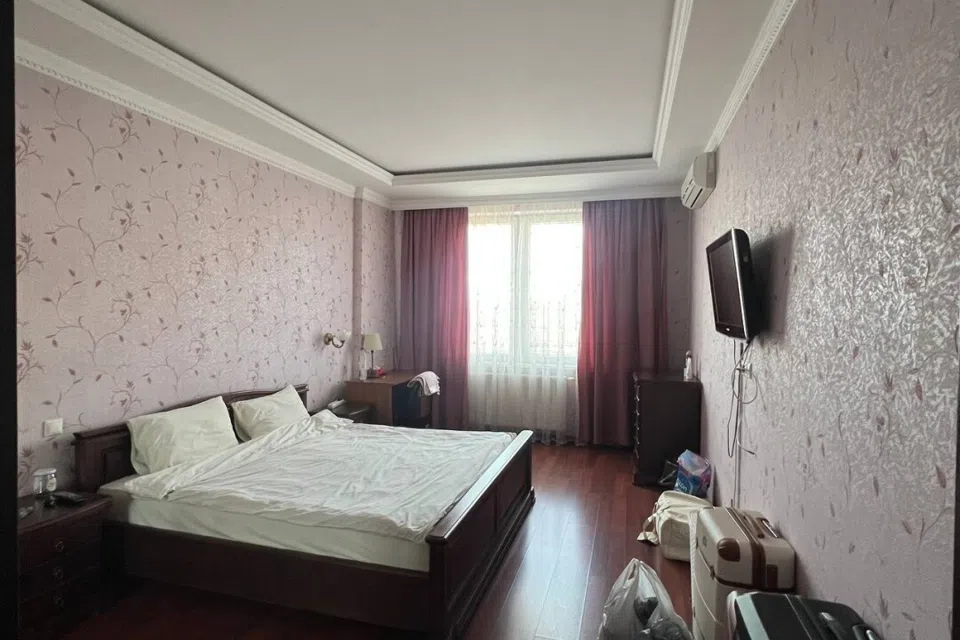 Продаётся 4-комнатная квартира, 125 м²