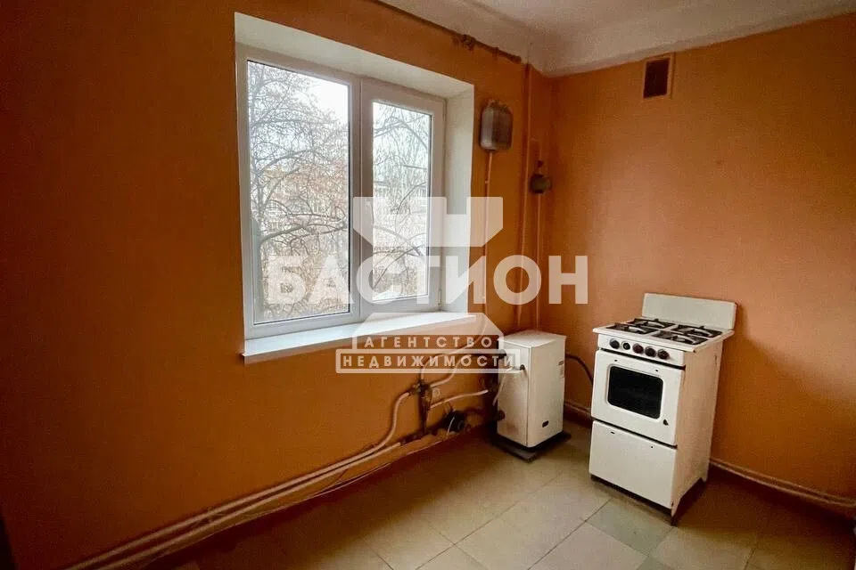 Продаётся 4-комнатная квартира, 64.8 м²