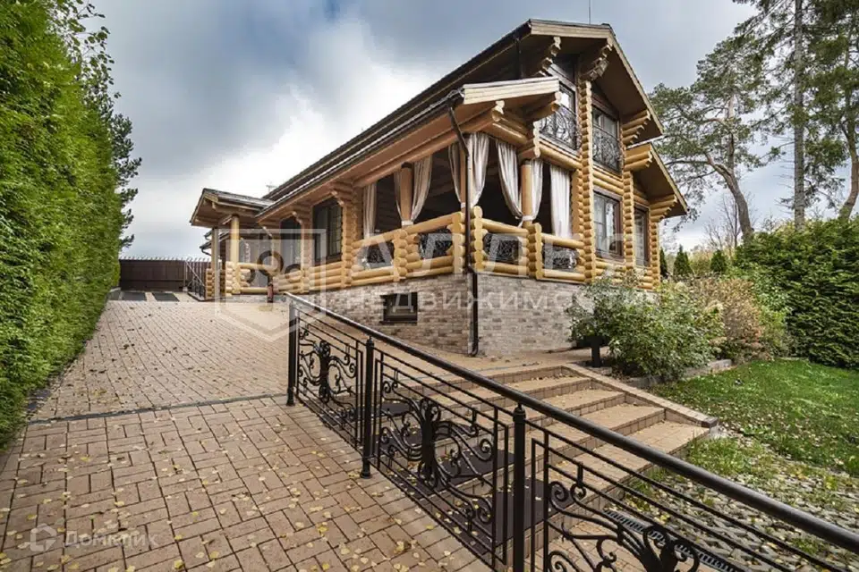 Продаётся 2-этажный дом, 320 м²