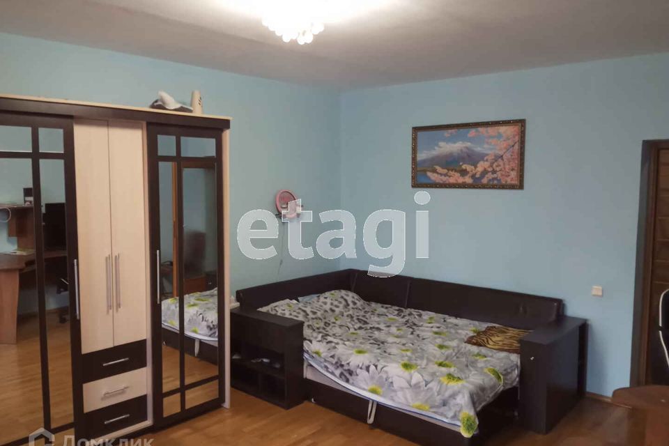 Продаётся 5-комнатная квартира, 178 м²
