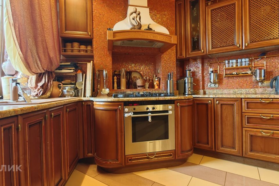 Продаётся 3-комнатная квартира, 106 м²