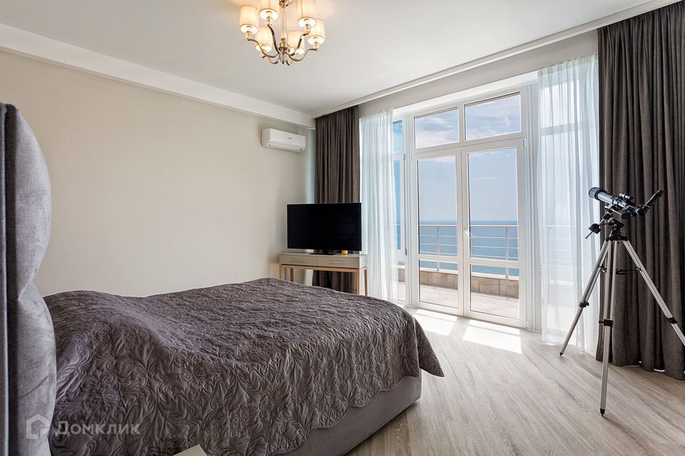 Продаётся 3-комнатная квартира, 132.5 м²