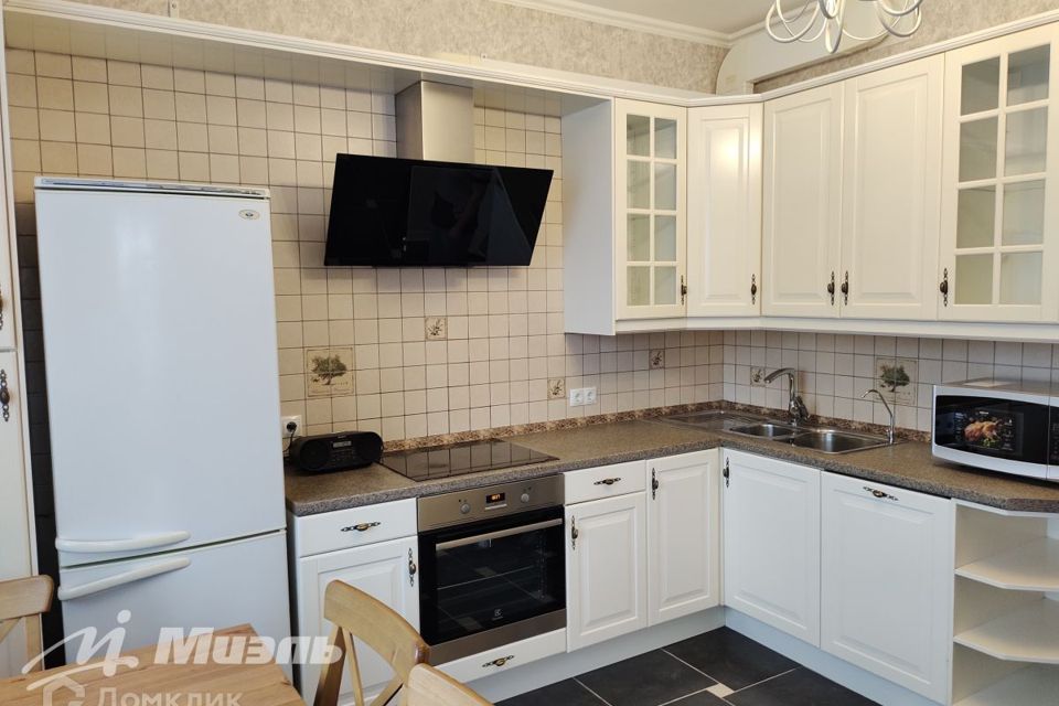 Сдаётся 2-комнатная квартира, 75 м²