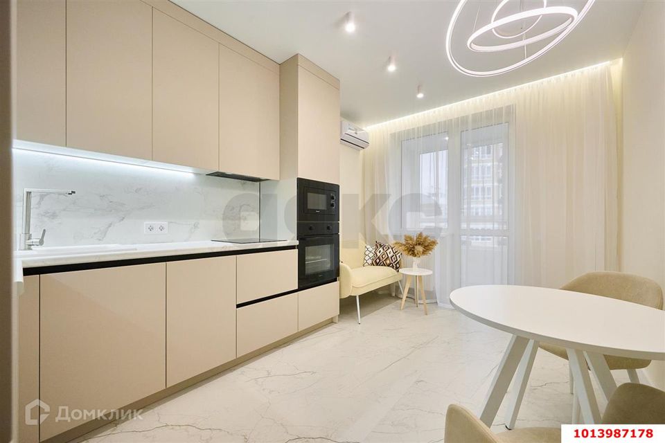 Продаётся 1-комнатная квартира, 49 м²