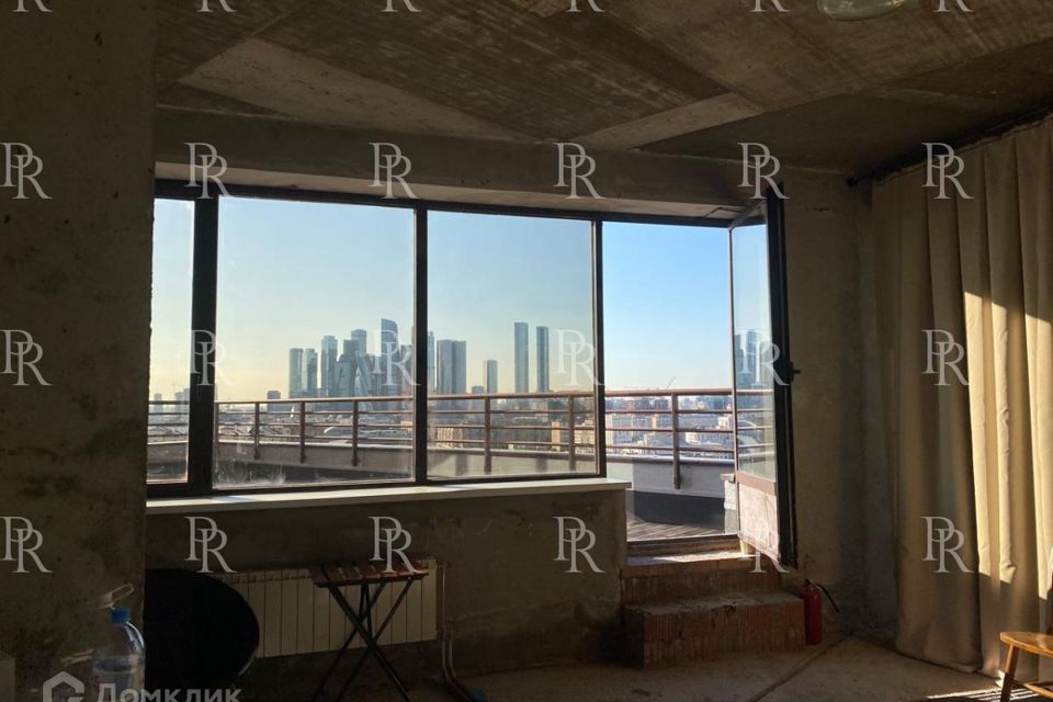 Продаётся 5-комнатная квартира, 241 м²