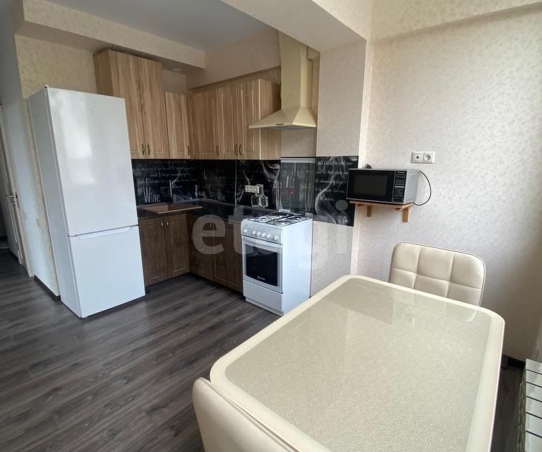 Продаётся 1-комнатная квартира, 42 м²