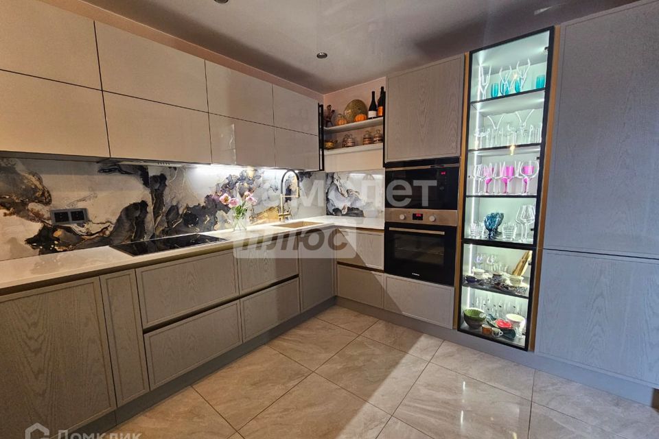 Продаётся 4-комнатная квартира, 100 м²