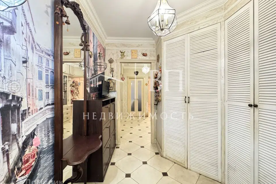 Продаётся 3-комнатная квартира, 114 м²