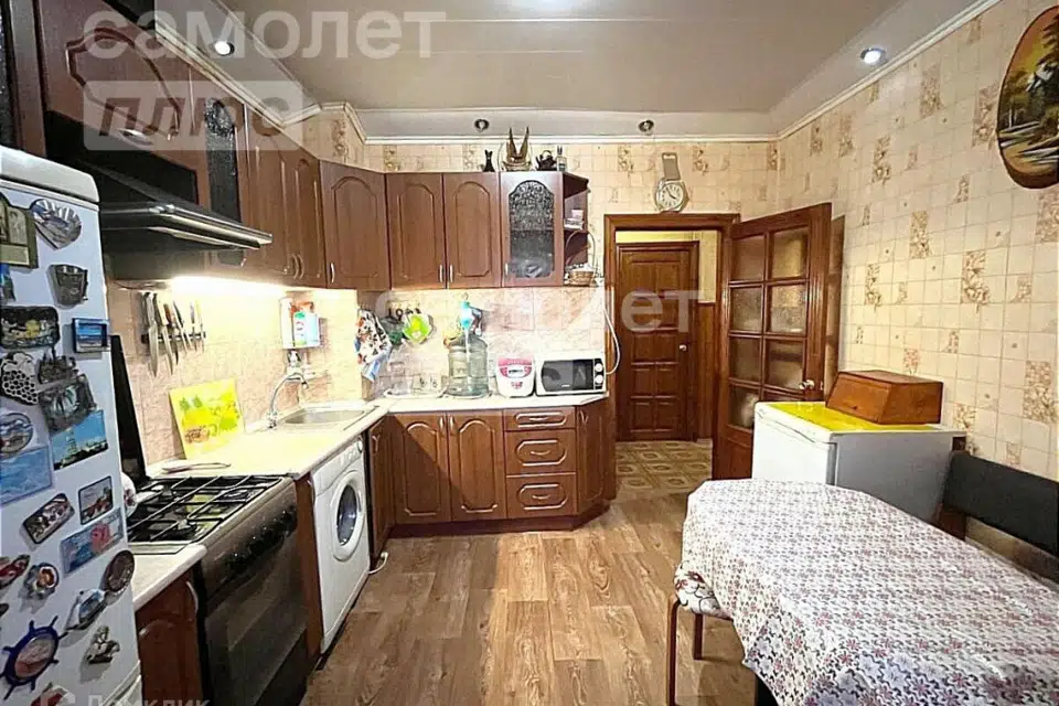Продаётся 4-комнатная квартира, 90 м²