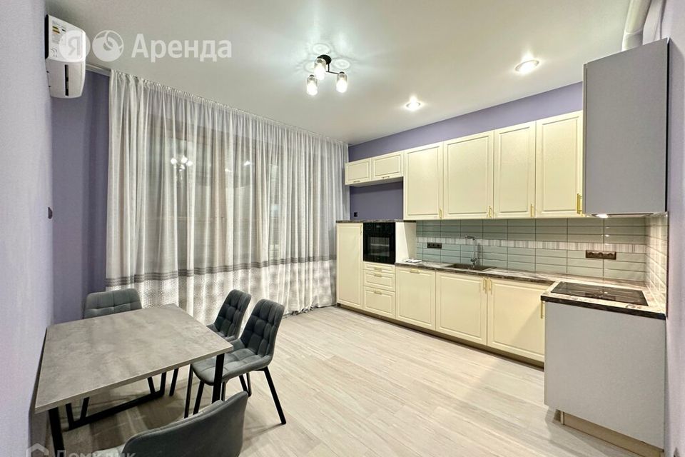 Сдаётся 2-комнатная квартира, 97 м²