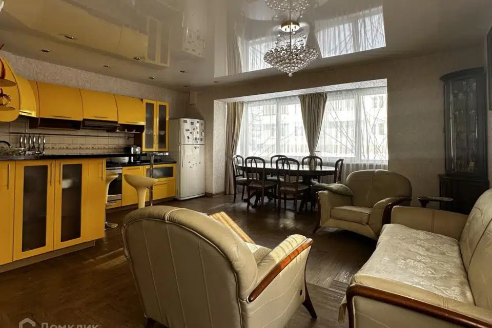 Продаётся 4-комнатная квартира, 125.2 м²
