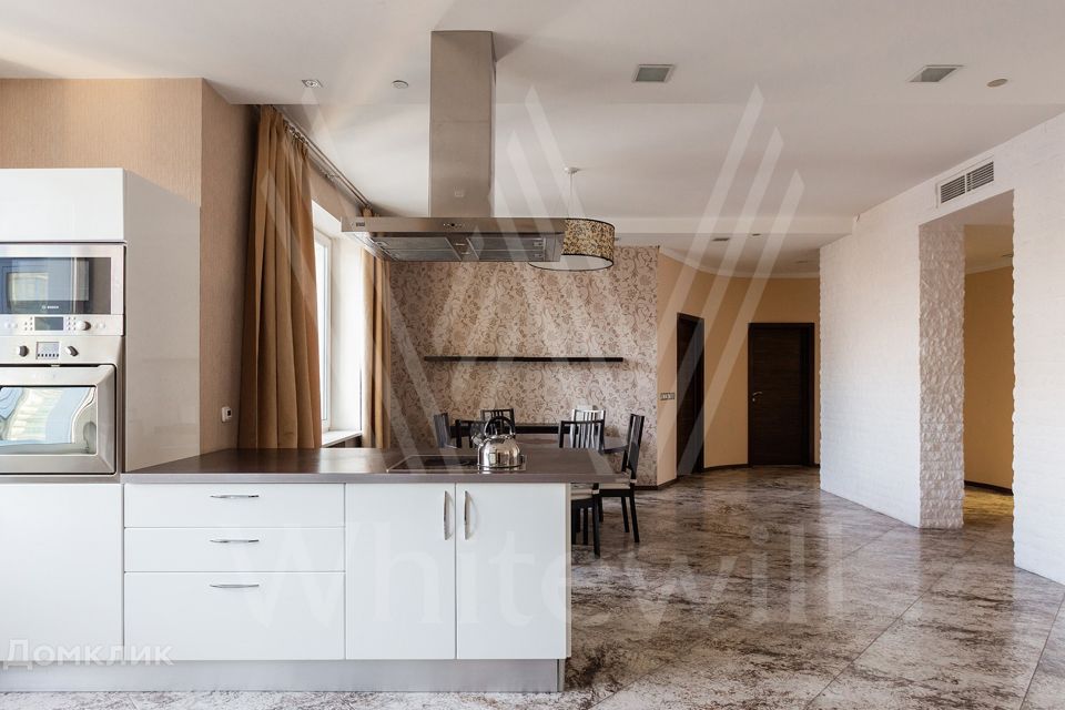 Продаётся 3-комнатная квартира, 186 м²