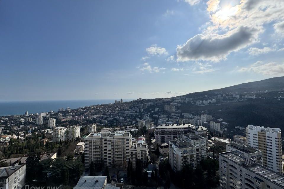 Продаётся 3-комнатная квартира, 97 м²