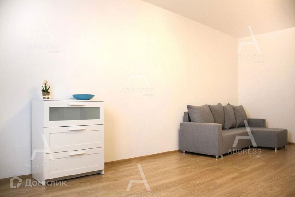 Продаётся 1-комнатная квартира, 42 м²
