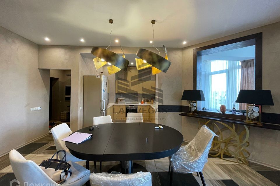 Сдаётся 4-комнатная квартира, 156 м²