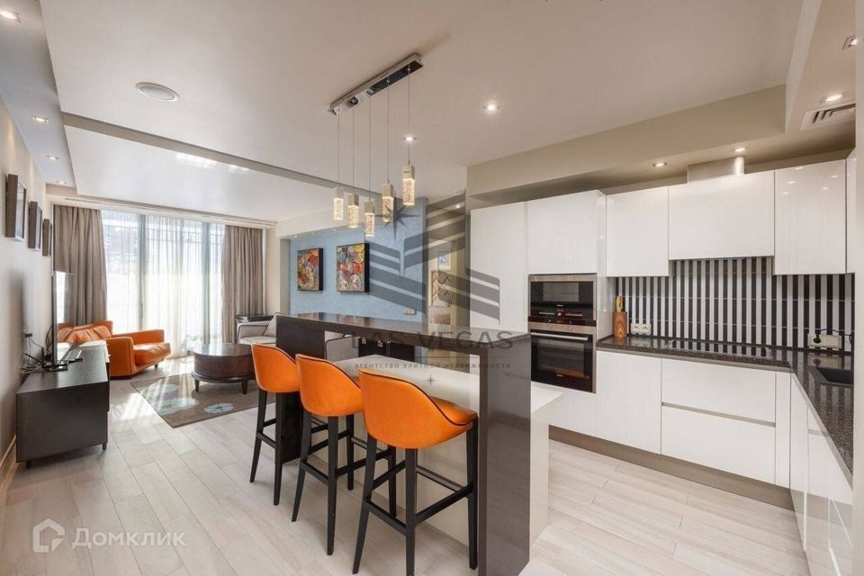 Сдаётся 2-комнатная квартира, 65 м²
