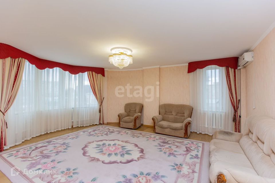 Продаётся 3-комнатная квартира, 102 м²