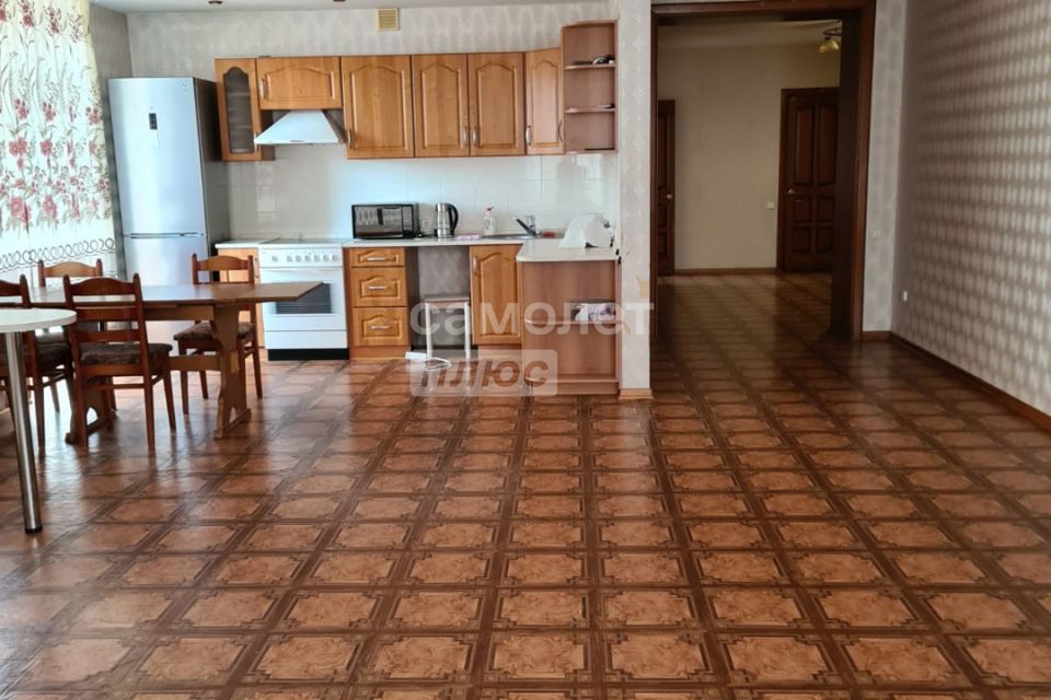 Продаётся 2-комнатная квартира, 108 м²