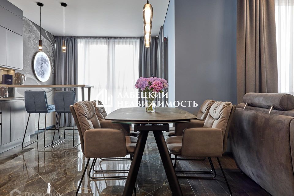 Продаётся 2-комнатная квартира, 114 м²