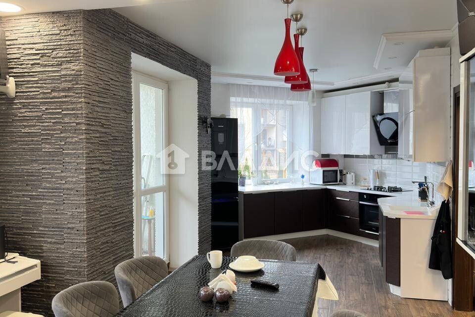 Продаётся 3-комнатная квартира, 125 м²