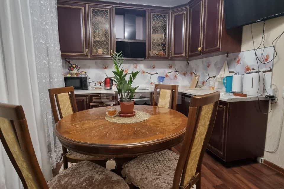 Продаётся 1-комнатная квартира, 41.9 м²