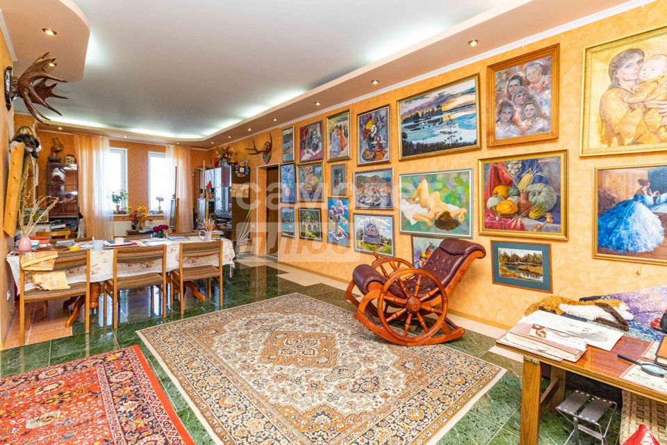 Продаётся 3-комнатная квартира, 171 м²