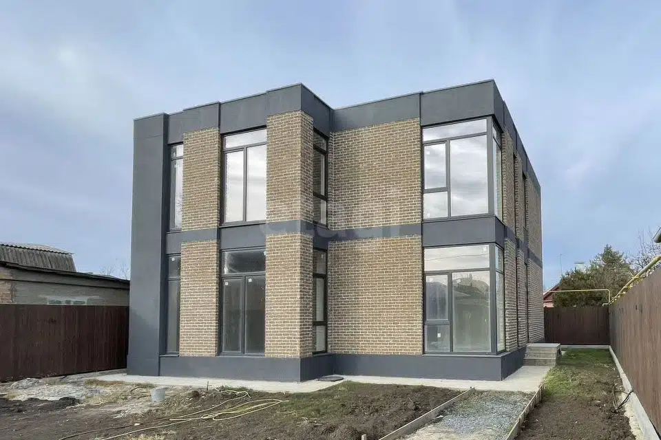 Продаётся 3-этажный дом, 213.5 м²