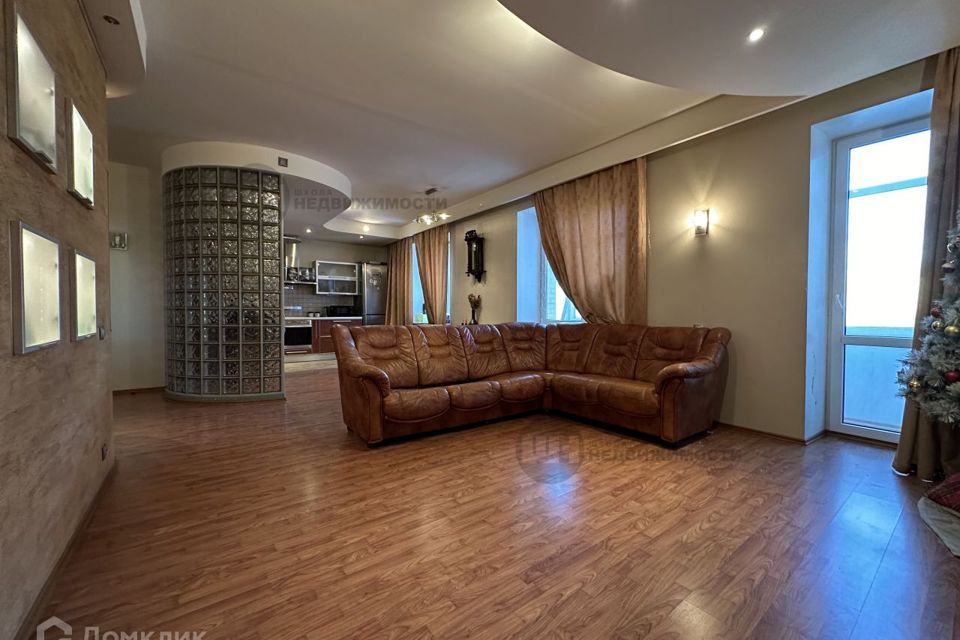 Продаётся 3-комнатная квартира, 100.6 м²