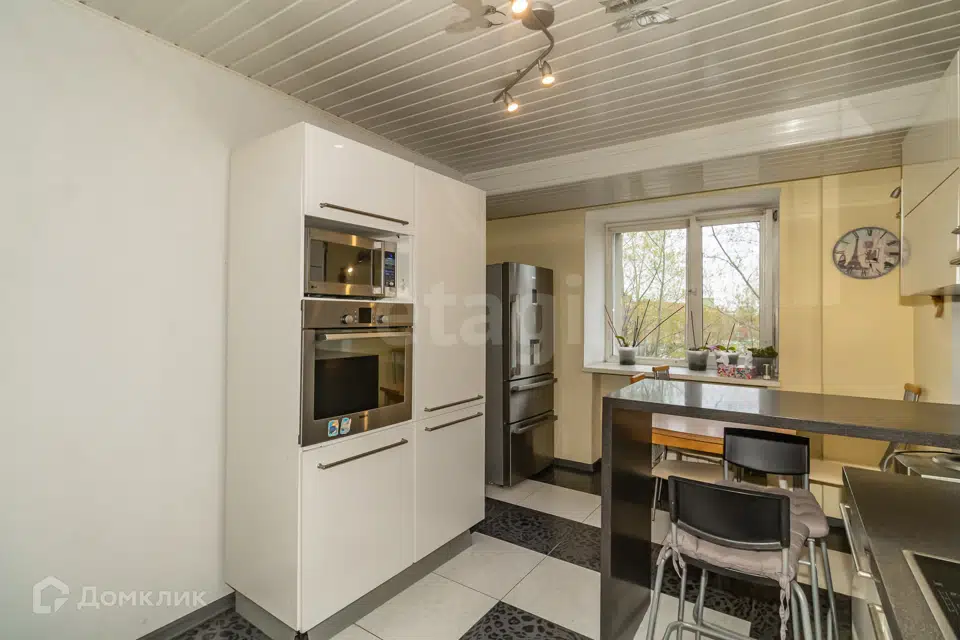 Продаётся 4-комнатная квартира, 149.1 м²
