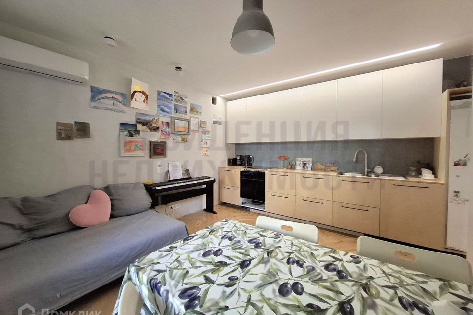 Продаётся 3-комнатная квартира, 120 м²