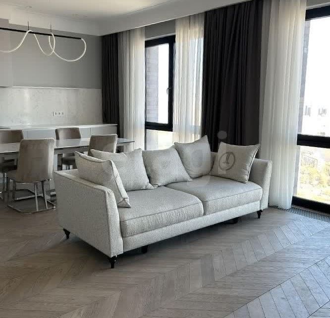 Сдаётся 2-комнатная квартира, 93 м²